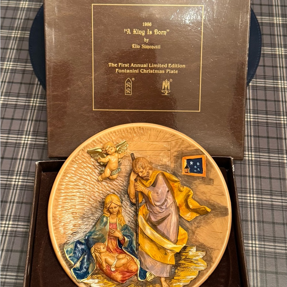 Fontanini Christmas Plate. “A King Is Born” 1986.